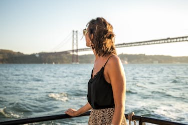 Crucero por el río al atardecer en Lisboa con música en vivo